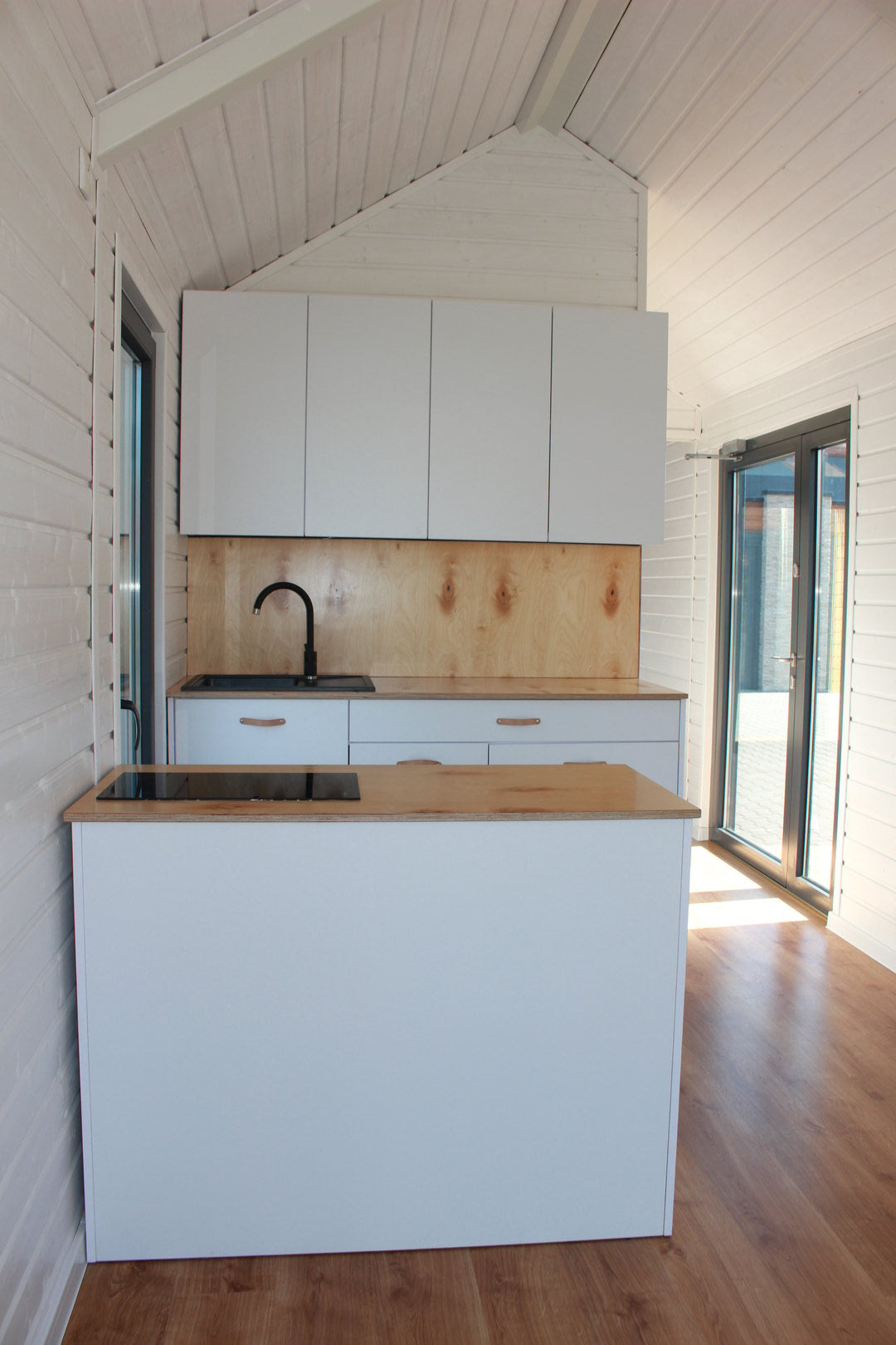 Casa pequena pronta a habitar 10,90 x 2,90 m